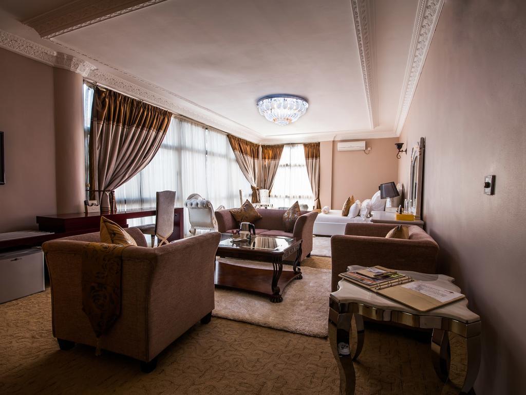 Sherbourne Hotel Kitwe ภายนอก รูปภาพ