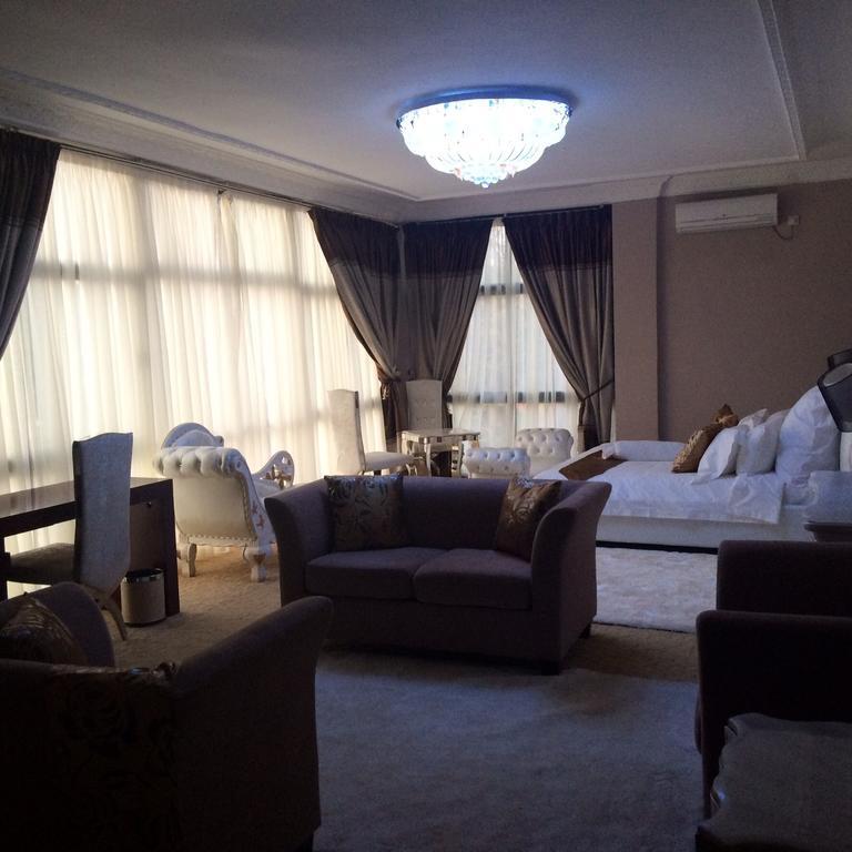 Sherbourne Hotel Kitwe ภายนอก รูปภาพ